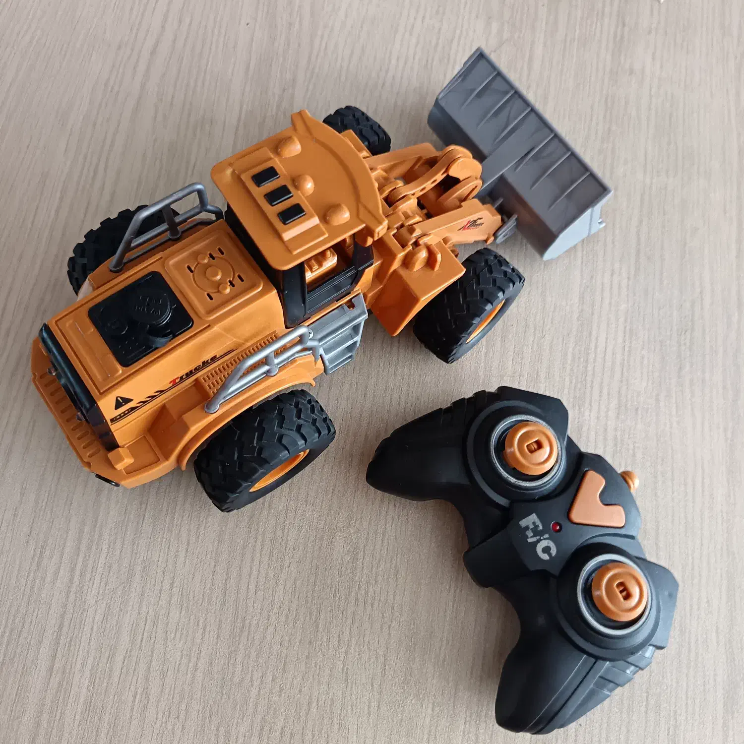 ماشین لودر کنترلی مدل دود زا|اسباببازی بچه|تهران, طرشت|دیوار