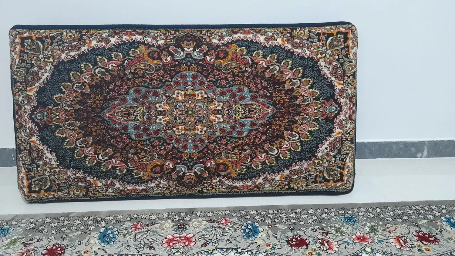 ۲عدد پشتی در حد نو|پشتی|نهاوند, |دیوار