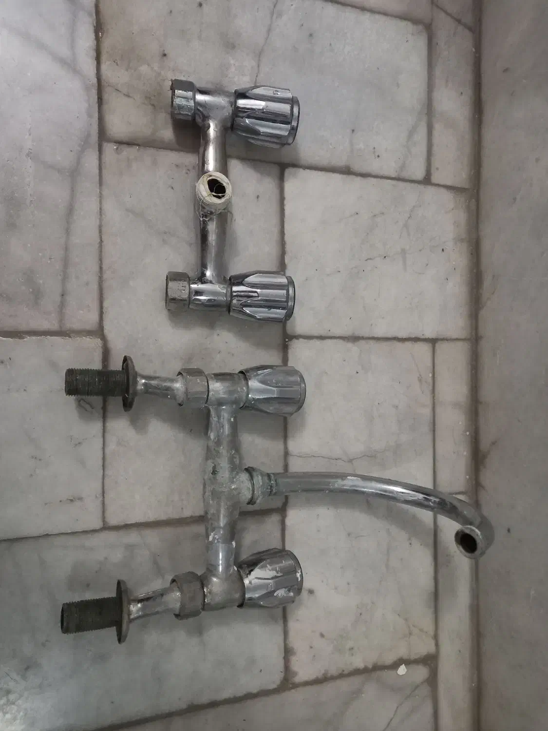 شیر روشویی و شیر توالت دست دوم سالم|لوازم سرویس بهداشتی|یزد, |دیوار