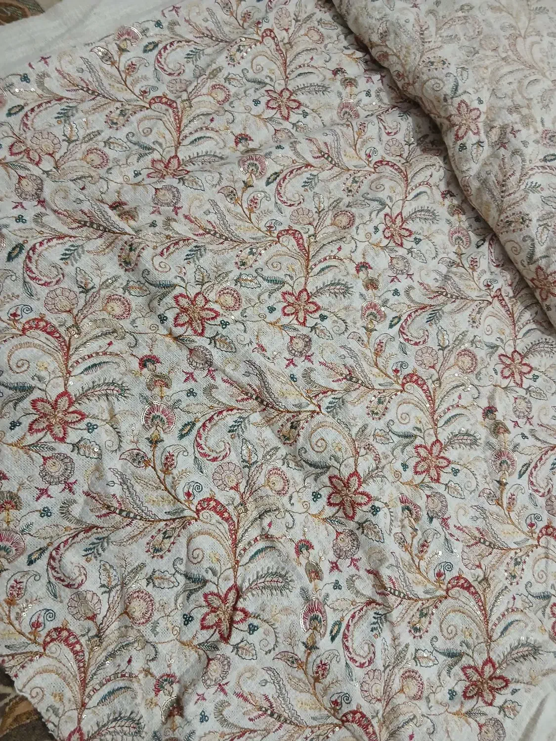 فزوش|لباس|بروجن, |دیوار