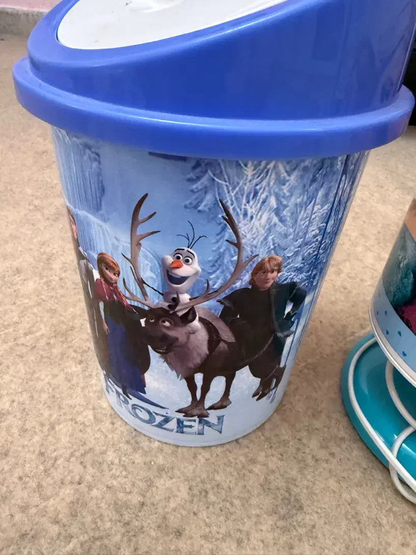 آباژور و سطل آشغال|چراغ خواب و آباژور|تبریز, |دیوار