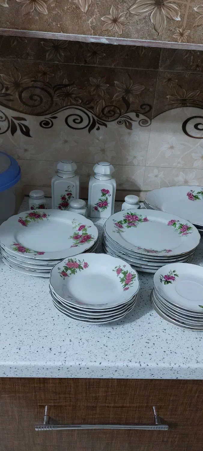 مقداری وسایل|ظروف سرو و پذیرایی|ارومیه, |دیوار