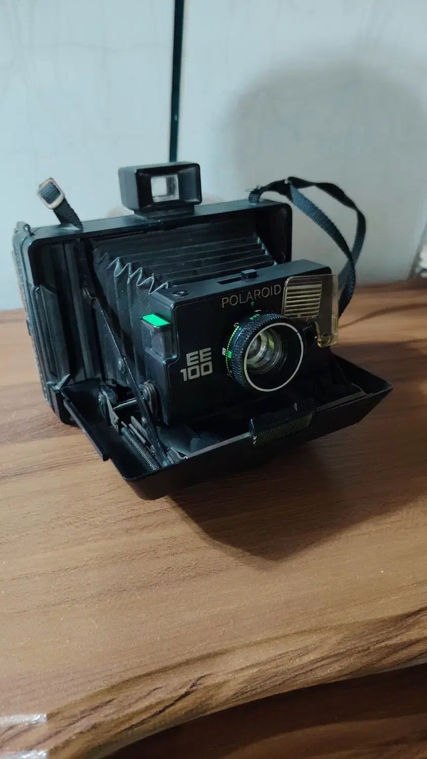 دوربین کلکسیونی|کلکسیون اشیاء عتیقه|اصفهان, باغ زرشک|دیوار