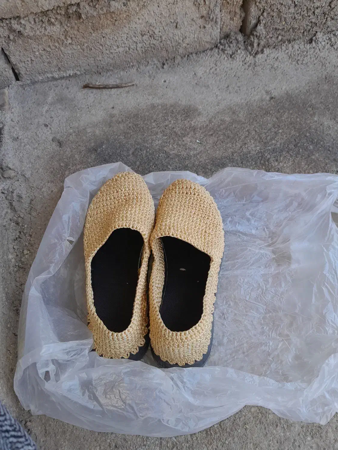 کفش بافتنی شیک میفروشم|کفش و لباس بچه|ایذه, |دیوار