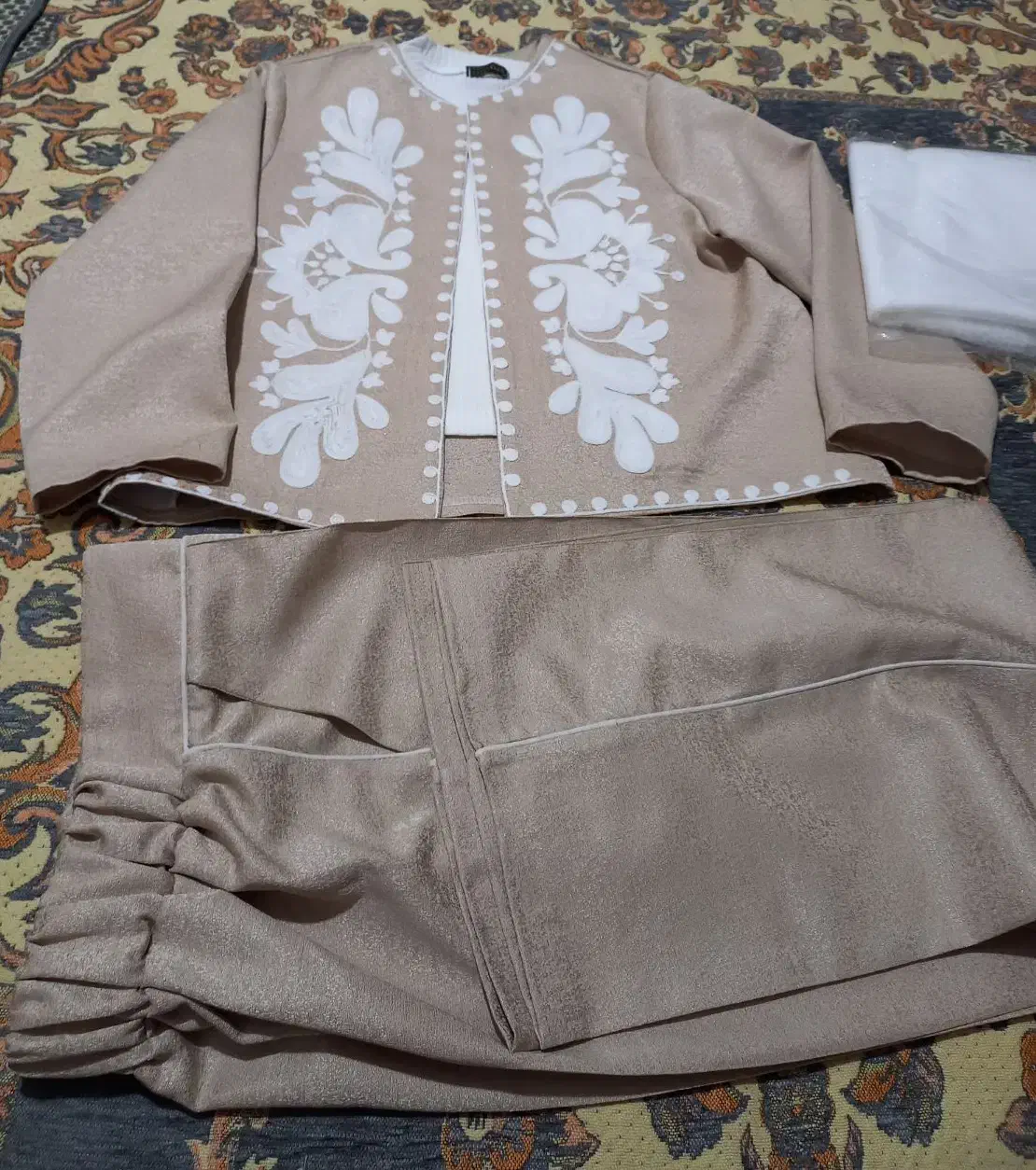 کت و شلوار|لباس|بومهن, |دیوار