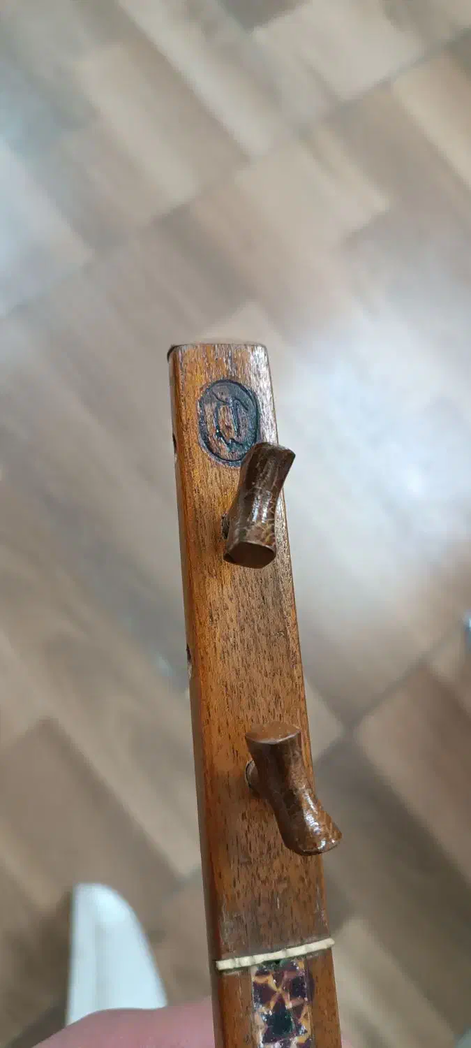 سه تار|سازهای سنتی|تهران, خاک سفید|دیوار