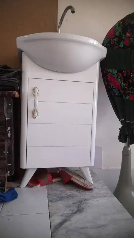 روشویی تک شیر به همراه کابینتش 2900000تومان|لوازم سرویس بهداشتی|شاهرود, |دیوار