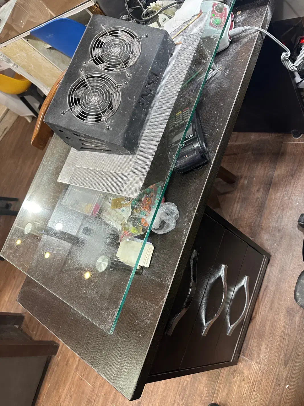 میز ناخنکار با تحریر|مبلمان خانگی و میز عسلی|رشت, خمیران زاهدان|دیوار