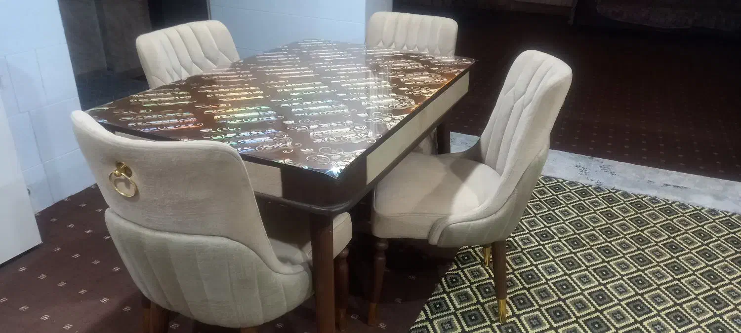 یک میز نهارخوری تر تمیز سلام چوپ روس و سالم|میز و صندلی غذاخوری|بانه, |دیوار