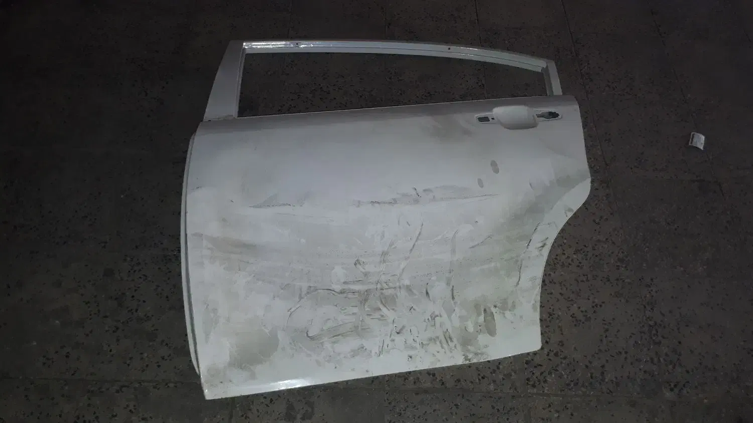 درب عقب سمت راننده ام وی ام ۵۳۰ سفید|قطعات یدکی و لوازم جانبی|ری, ولی آباد|دیوار