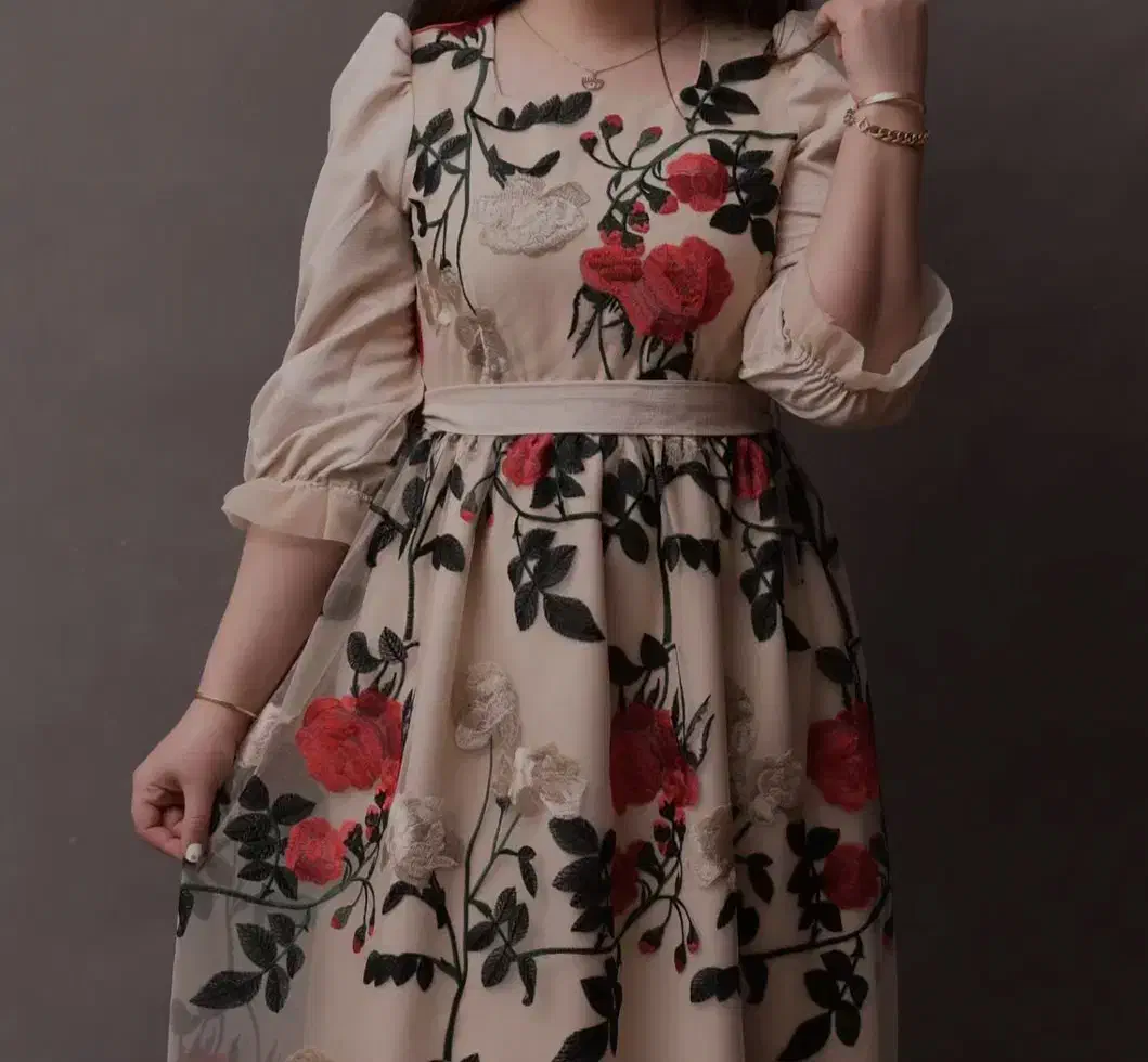 پیراهن|لباس|بهارستان, |دیوار