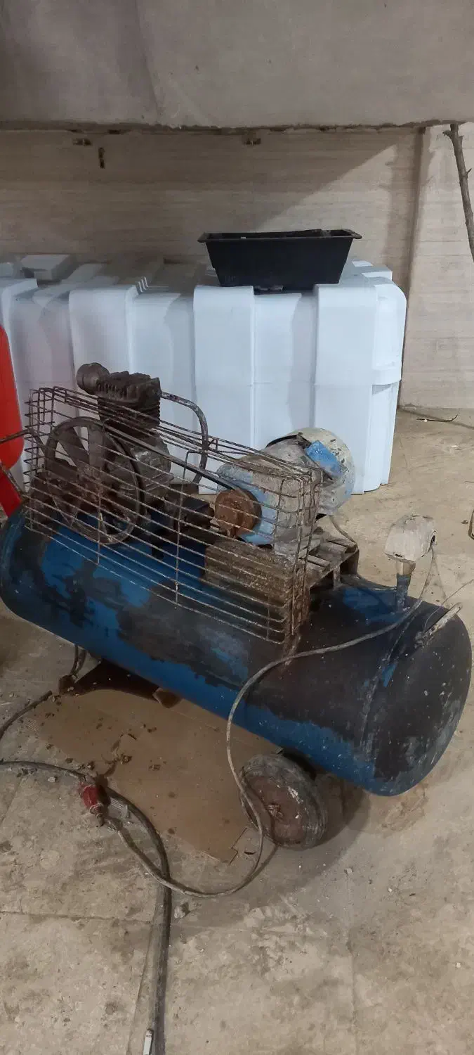 فروش فوری کمپرسور باد ۱۵۰ لیتری قوی تکفاز|ماشین‌آلات صنعتی|بندر انزلی, لیچارگی حسن رود|دیوار