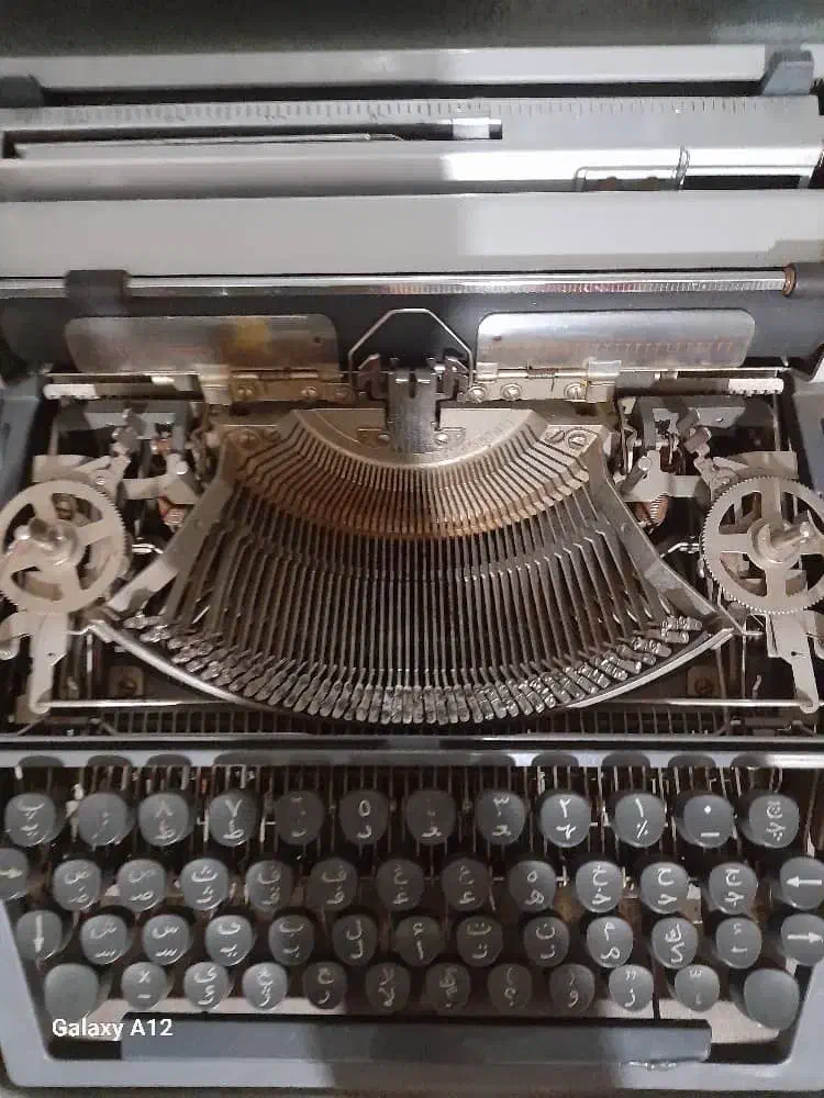 ماشین تایپ قدیمی|کلکسیون اشیاء عتیقه|تهران, بهار|دیوار