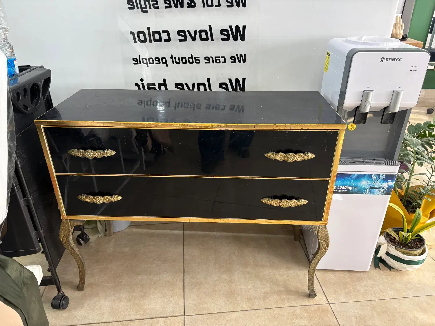 تجهیزات ارایشگاه اینه گریم وکنسول|آرایشگاه و سالنهای زیبایی|لاهیجان, انقلاب|دیوار