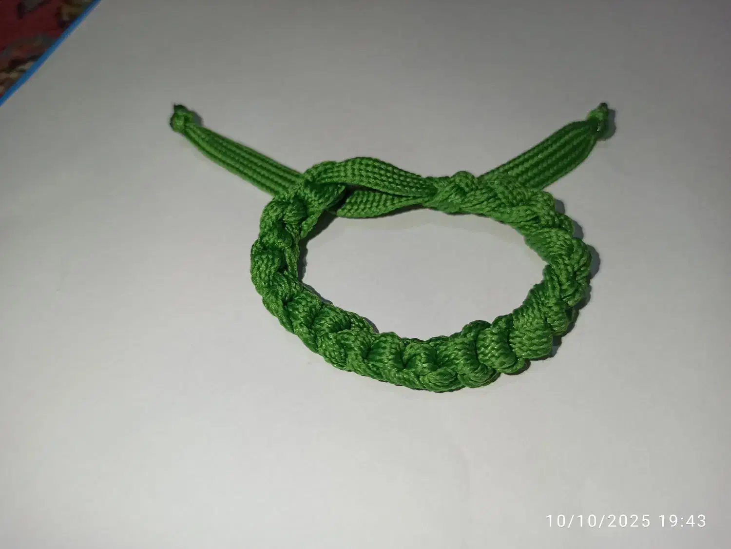 دستبند بافته شده رنگی|بدلیجات|قم, گذر قلعه|دیوار