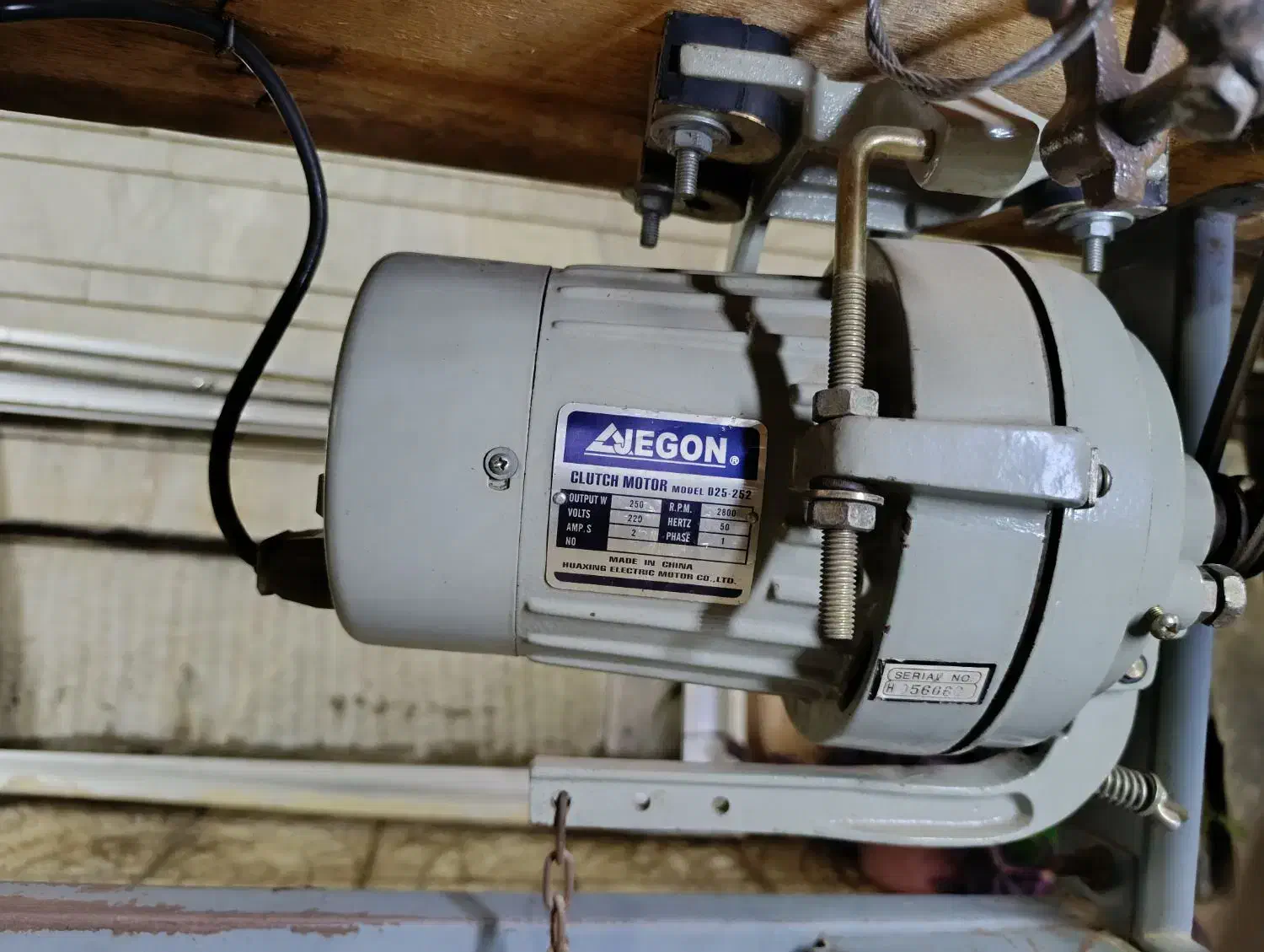 چرخ بطر ضخیم دوز (مناسب چرم و برزنت ضخیم)|چرخ خیاطی و ریسندگی|اصفهان, عطار نیشابوری|دیوار