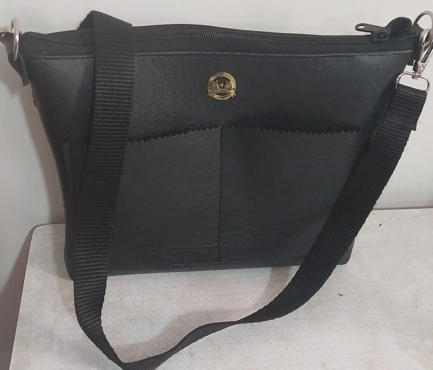 کیف دوشی زنانه|کیف، کفش، کمربند|صدرا-فارس, فاز ۱|دیوار