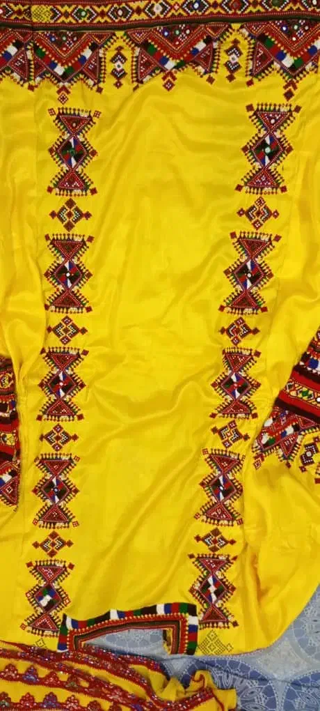 لباس دست دوز|لباس|سراوان, |دیوار