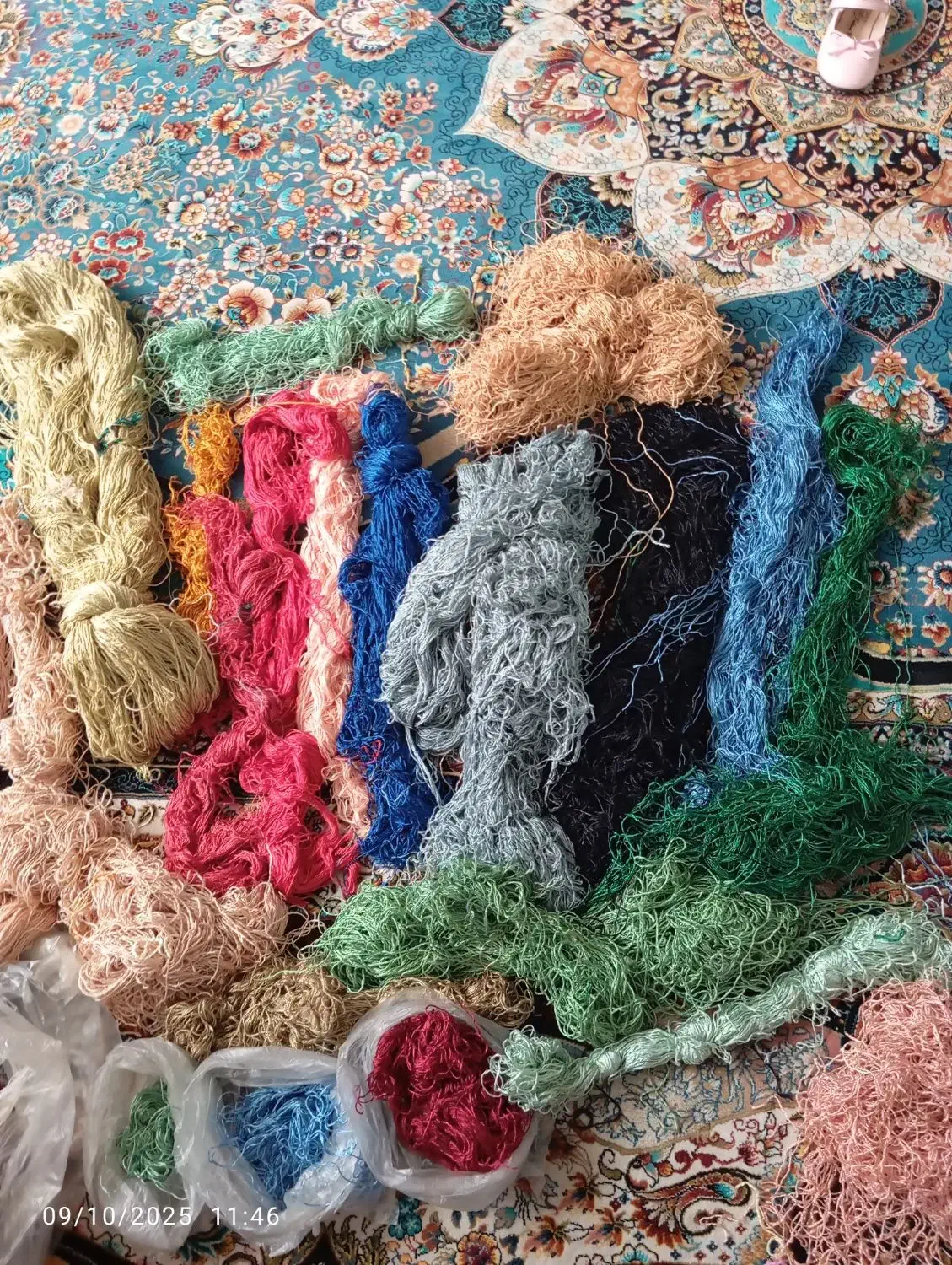 نخ ابریشم نخ نقشه نخ مرینوس تابلو فرش دستبافت|لوازم خیاطی و بافتنی|قم, منبع آب|دیوار