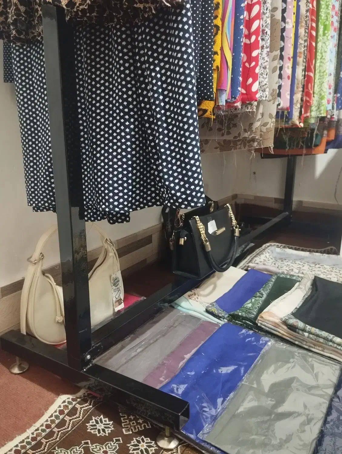 رگال لباس|بندرخت و رخت‌آویز|علی‌آباد کتول, |دیوار