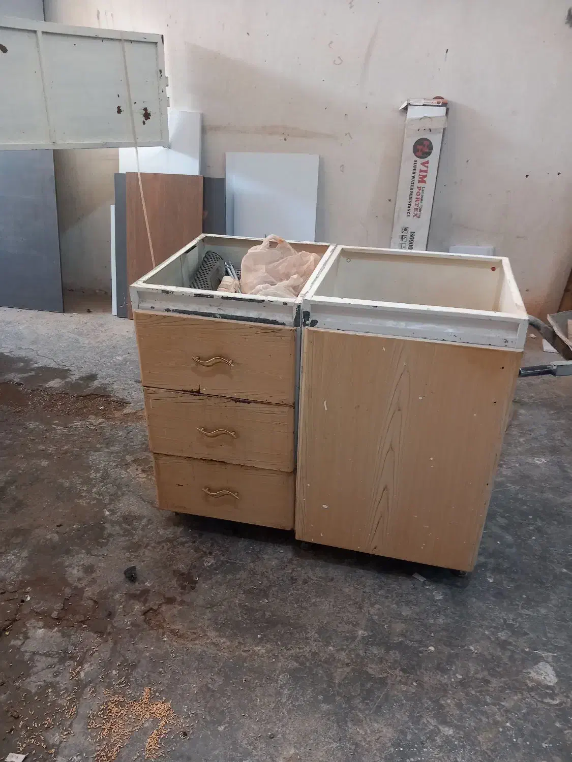 سه عدد کابینت فلزی به همراه سینک وهود|آبچکان و نظمدهنده ظروف|شیراز, چشمه سید صفری|دیوار