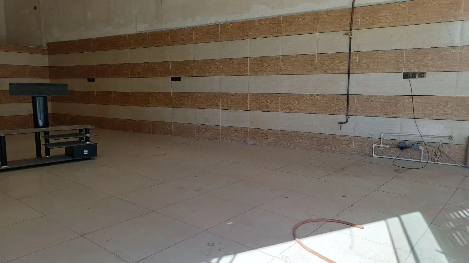 اجاره مغازه ابتدای خیابان  کاشانی جنب طاووس|اجارهٔ مغازه و غرفه|الشتر, |دیوار