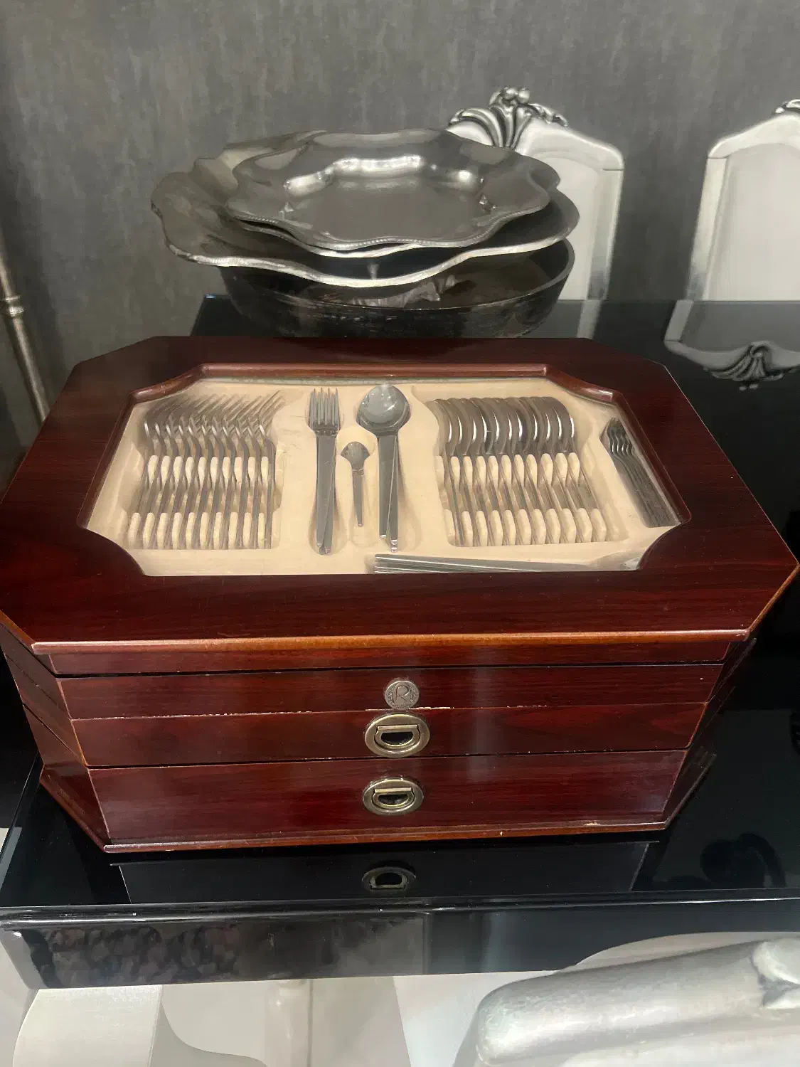 سرویس قاشق چنگال ۲۴ نفره با جعبه طبقاتی|ظروف سرو و پذیرایی|تهران, پاسداران|دیوار