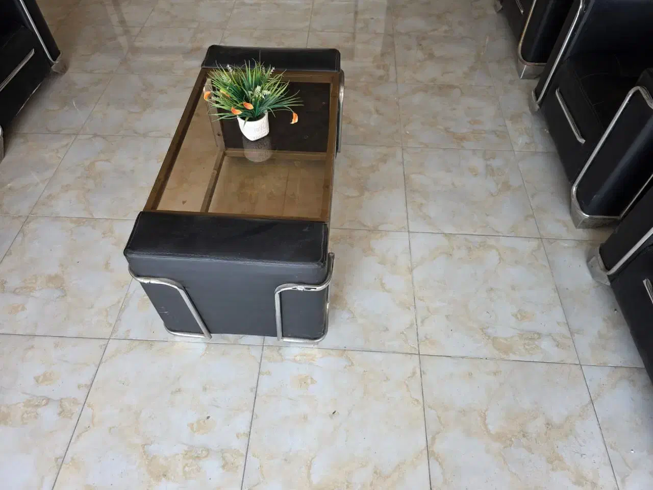 مبل چرم اداری ۶ نفره با میز وسط|مبلمان اداری|آبادان, |دیوار