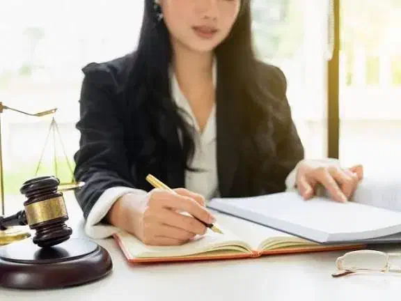 وکیل خانم (قبول وکالت با شرایط ویژه)|خدمات مالی، حسابداری، بیمه|میاندوآب, |دیوار