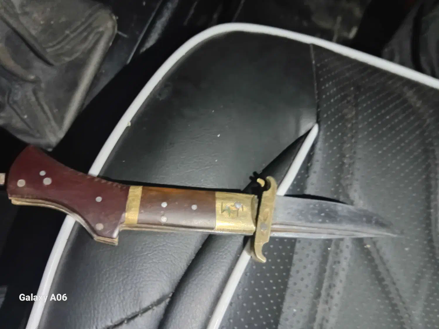 چاقو دنده ای ضامن دار|کلکسیون اشیاء عتیقه|شاهرود, |دیوار