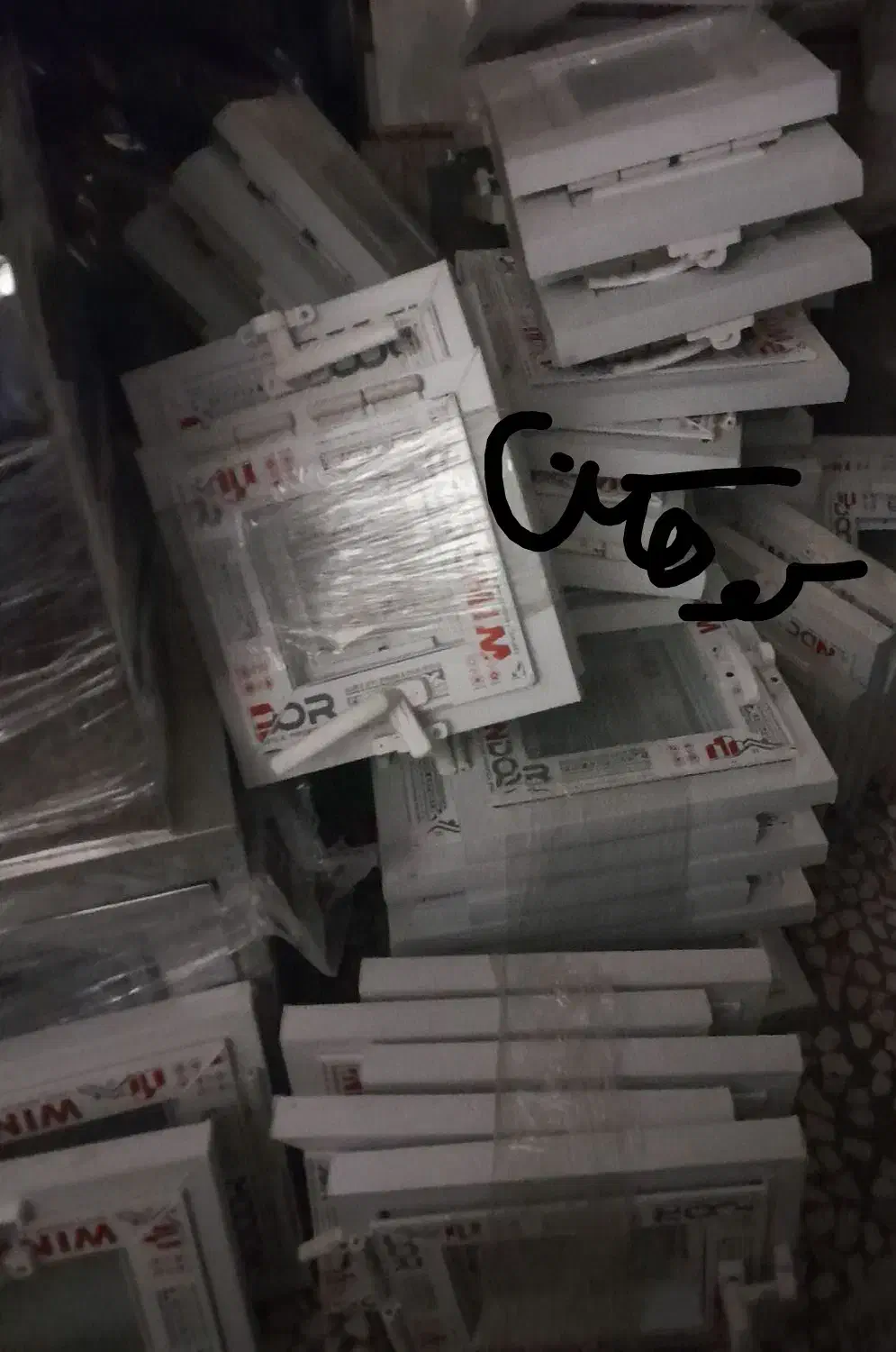 پنجره دریچه سرویس و حمام سمساری کوهکن فلکه بسیج|حراج|زابل, |دیوار