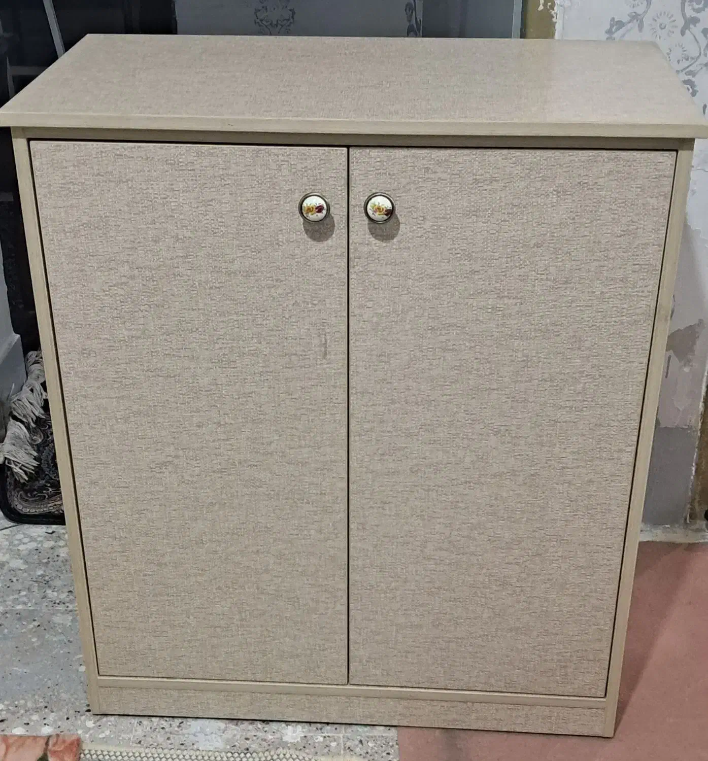 یک جاکفشی درحد ویک میز تحریر ام دی اف بدون خرابی|میز تحریر و کامپیوتر|باقرشهر, |دیوار