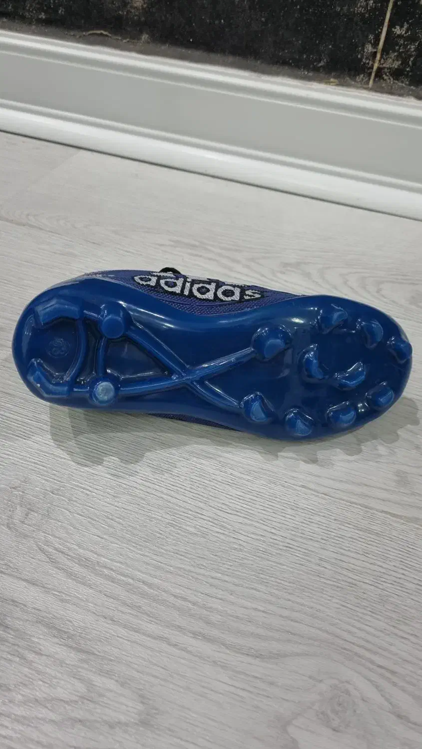 کتونی فوتبال مخصوص چمن|ورزش‌های توپی|رشت, استقامت ۱|دیوار