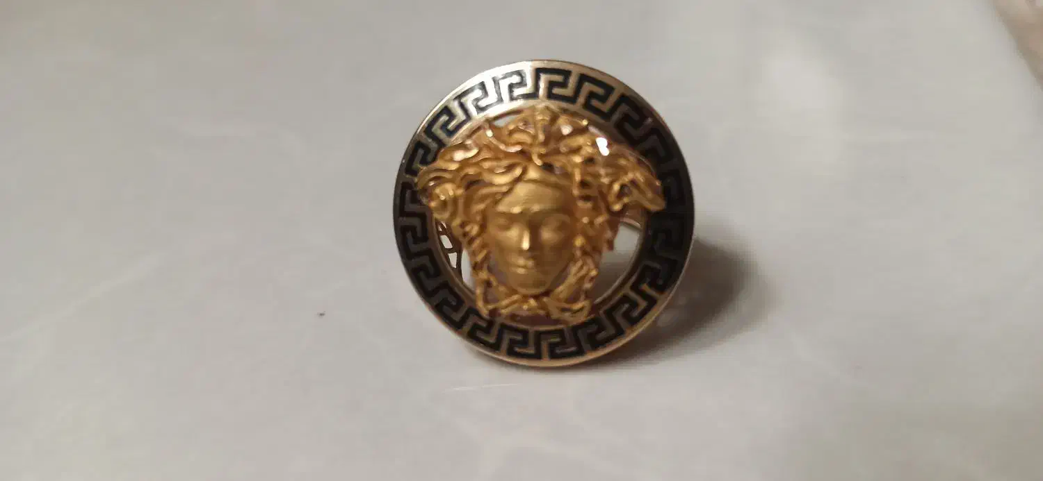 فروش فوری انگشتر ورساچ فقط با 4درصد بالای تابلو|جواهرات|شیراز, شاهچراغ|دیوار