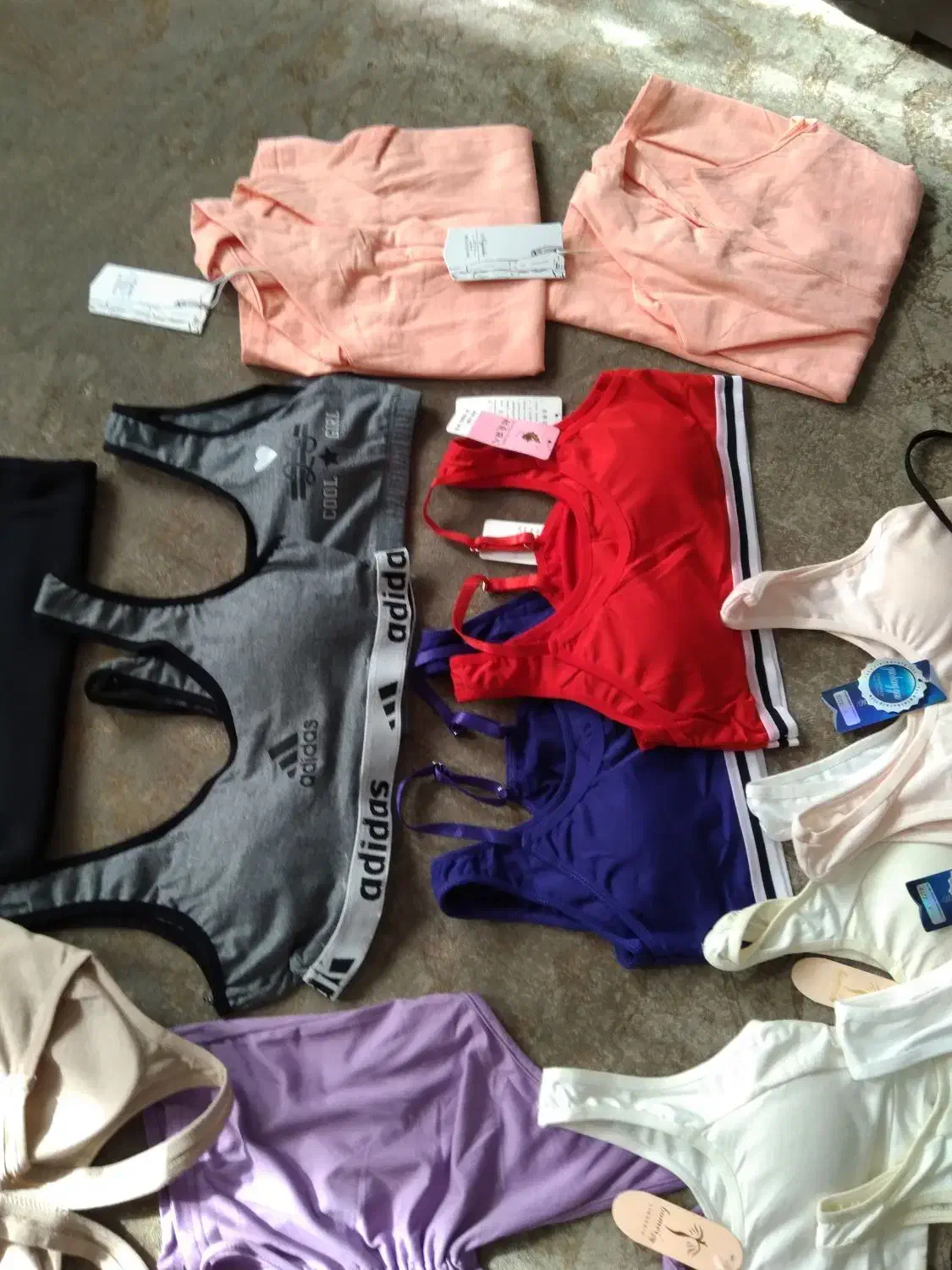 ۱۸ عدد نیم تنه کاپ دار و تاپ خارجی|لباس|کرج, ساماندهی|دیوار