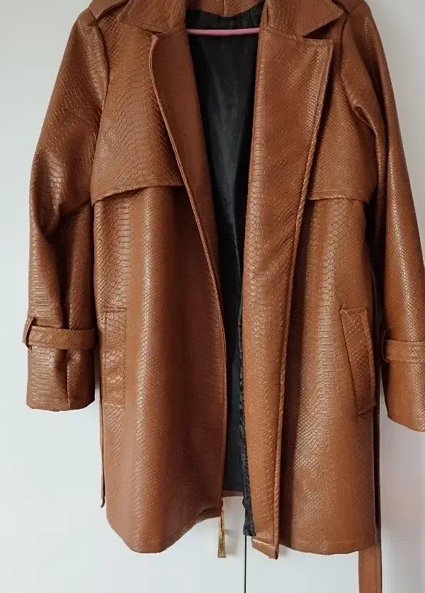 چرم|لباس|رشت, کوی مهر|دیوار