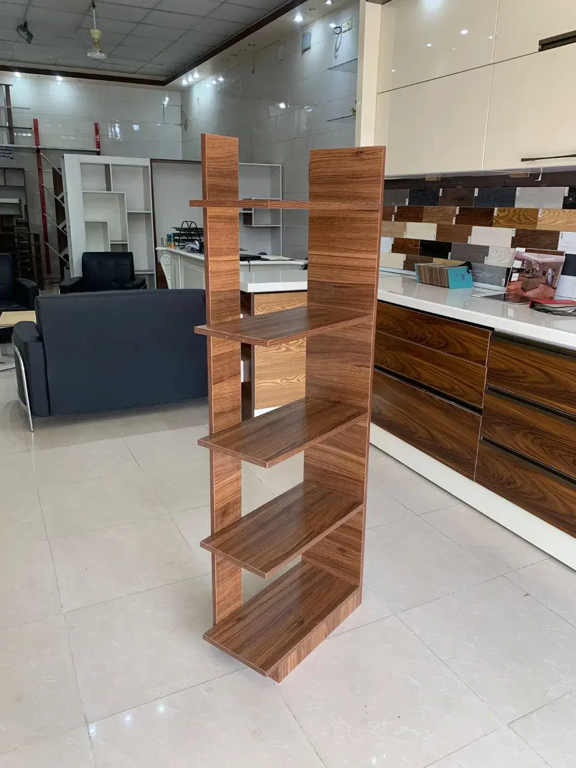 است کتاب وگلدان|کتابخانه، شلف، قفسههای دیواری|یزد, |دیوار