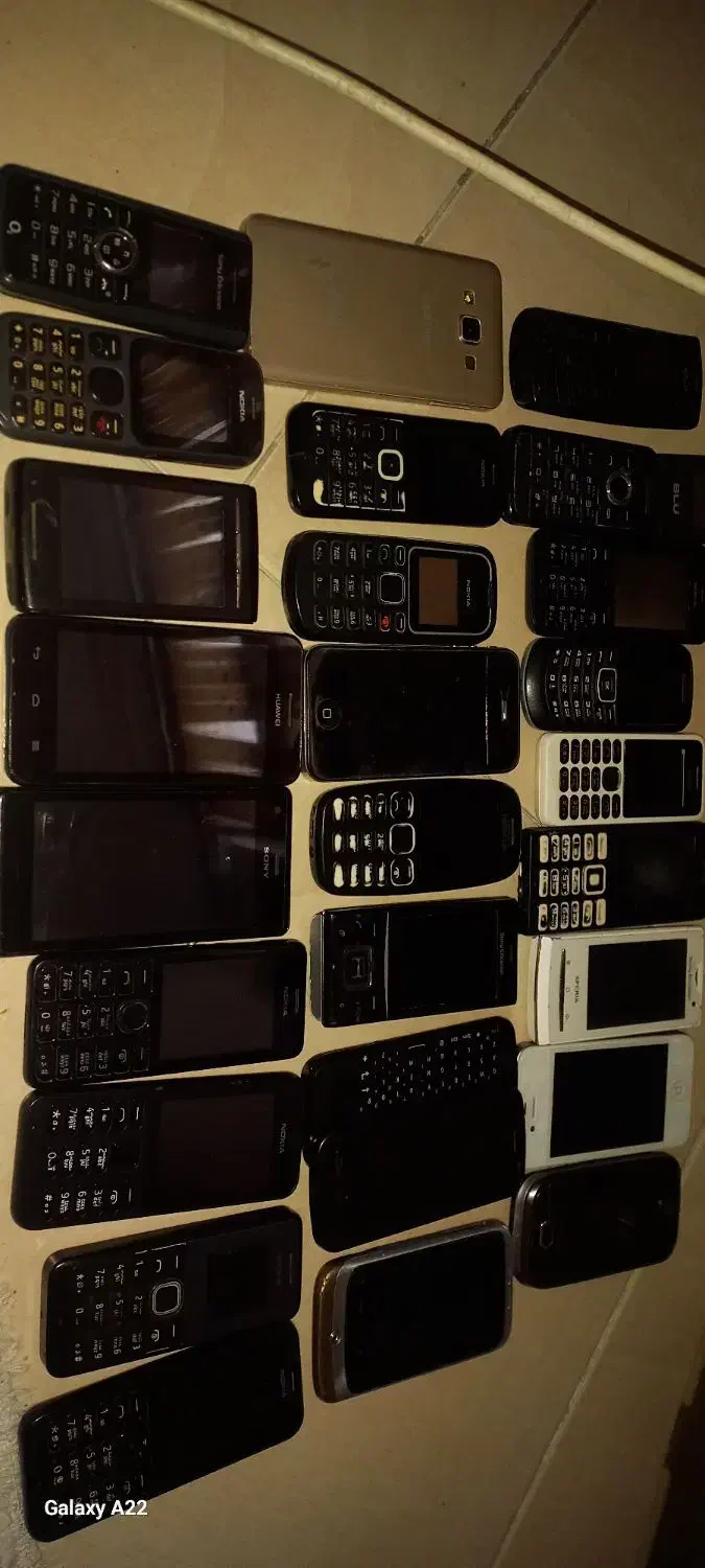 26عدد گوشی نوکیا وسامسونگ وهوای. سونی|موبایل|تهران, نیاوران|دیوار