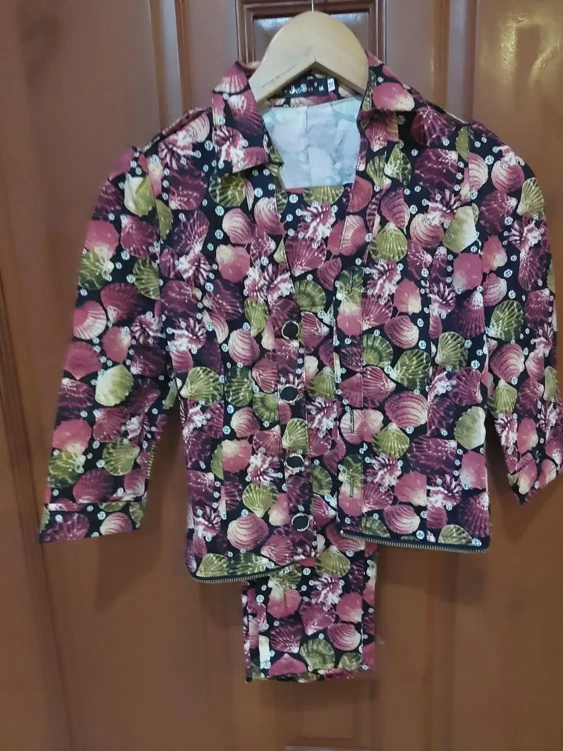 لباس دخترانه|لباس|کیش, |دیوار