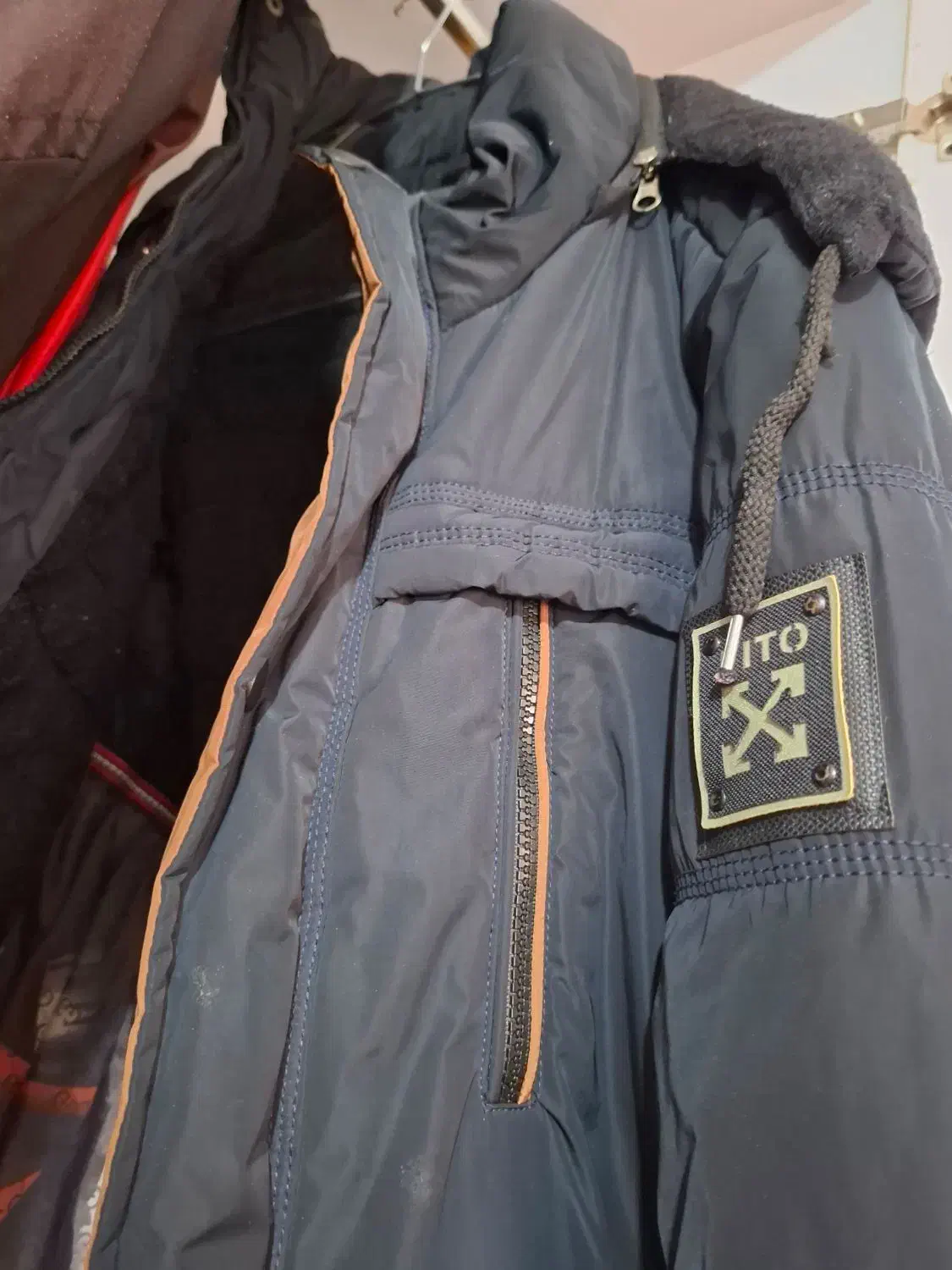 کاپشن|لباس|رشت, پیرکلاچای|دیوار