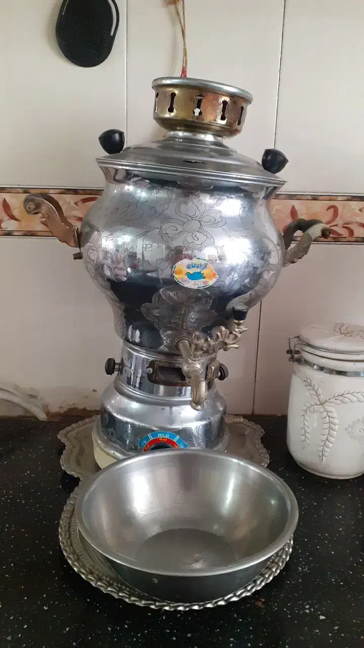 سماور همراه با سینی و کاسه|سماور، چای‌ساز، قهوه‌ساز|رباط‌کریم, رباط‌کریم|دیوار