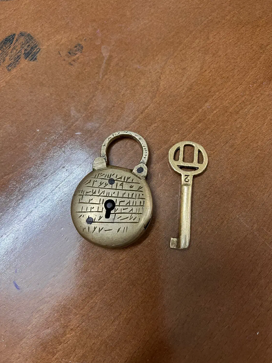 قفل کلید قدیمی|کلکسیون اشیاء عتیقه|خمینی‌شهر, |دیوار