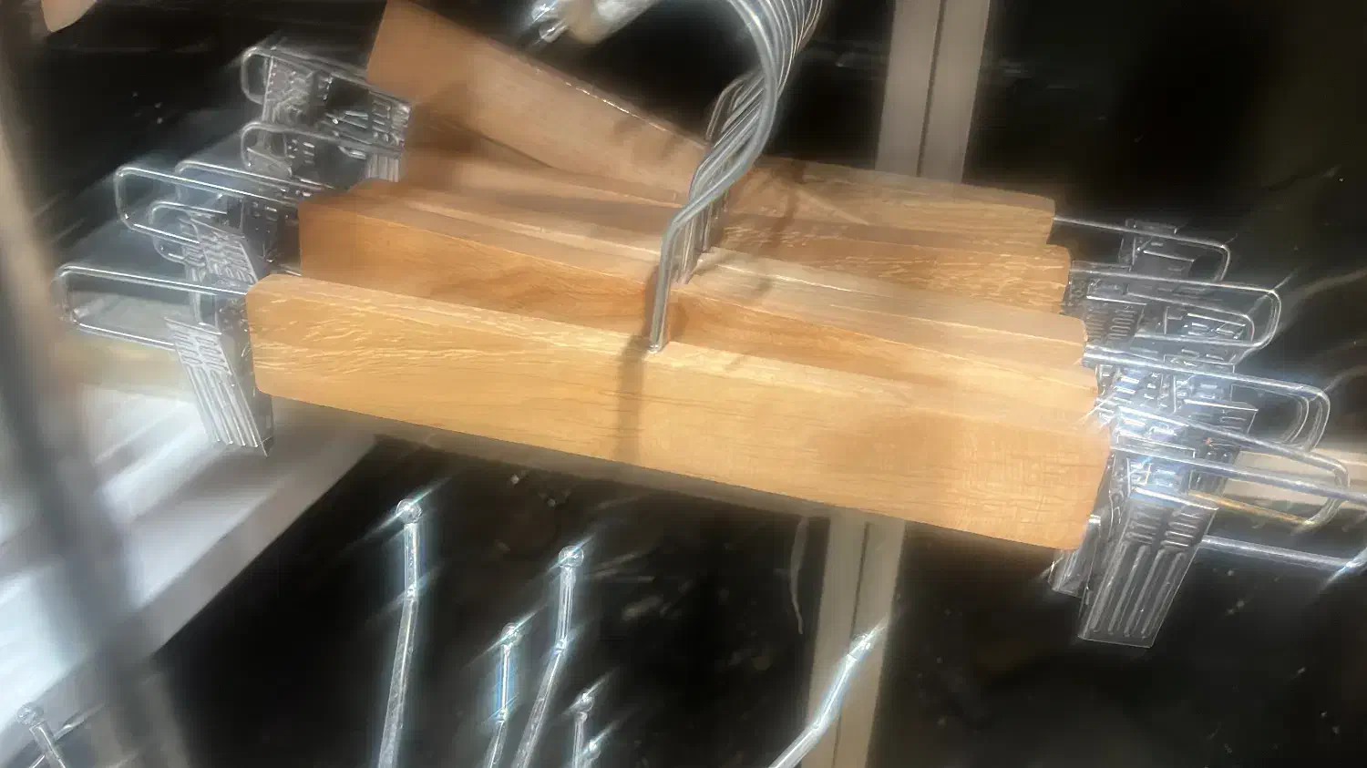 چوبکار چوبی چوب لباس|بندرخت و رخت‌آویز|اصفهان, نقش جهان|دیوار