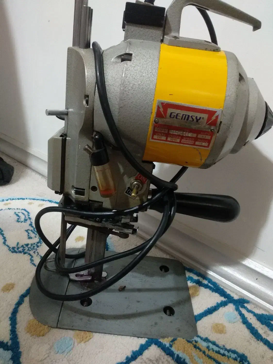 قیچی برقی|چرخ خیاطی و ریسندگی|رشت, حومه رشت|دیوار