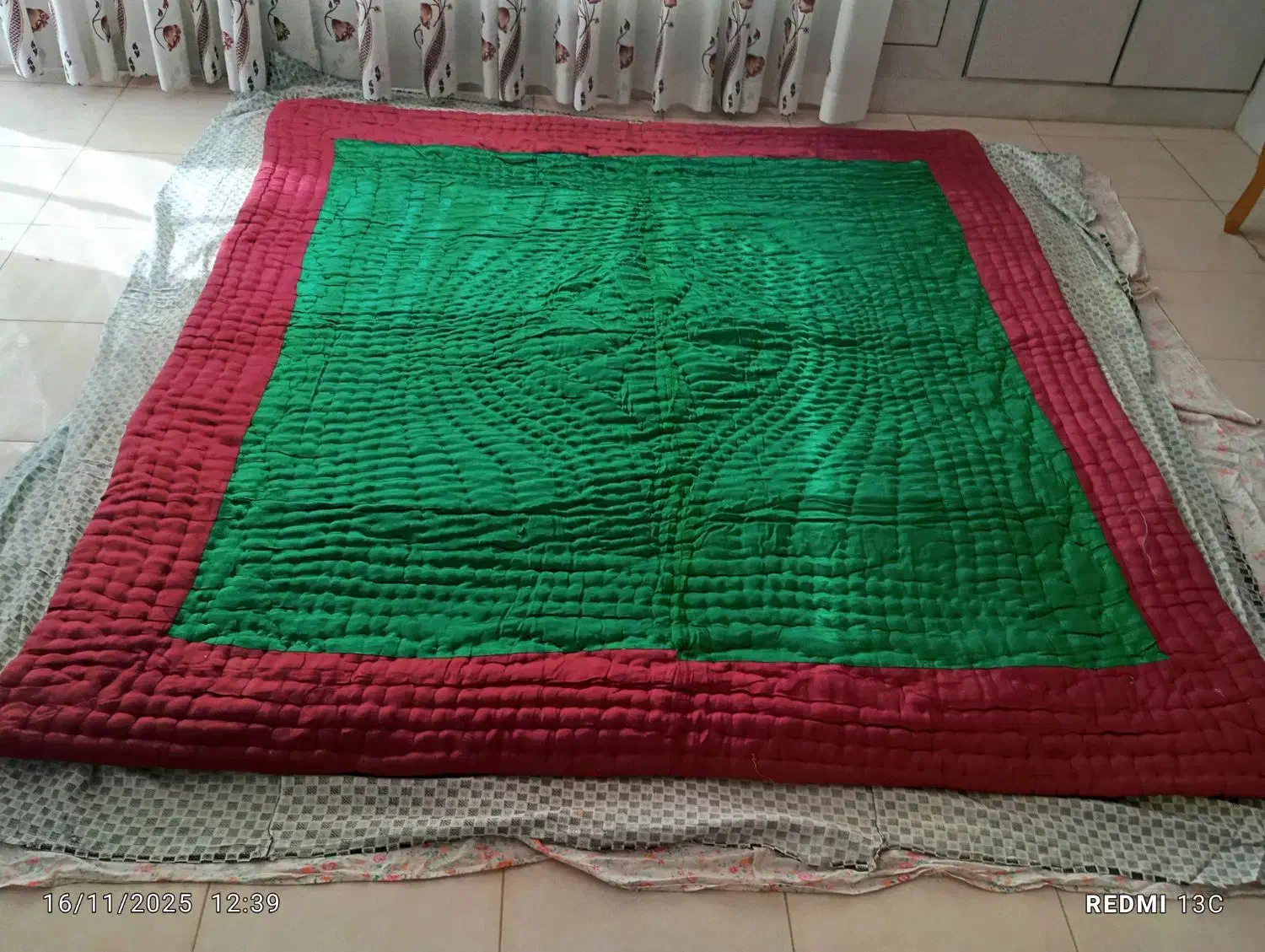 لحاف پنبه ای نو . داخل کمد دیواری بوده|رختخواب، بالش، پتو|آران و بیدگل, |دیوار