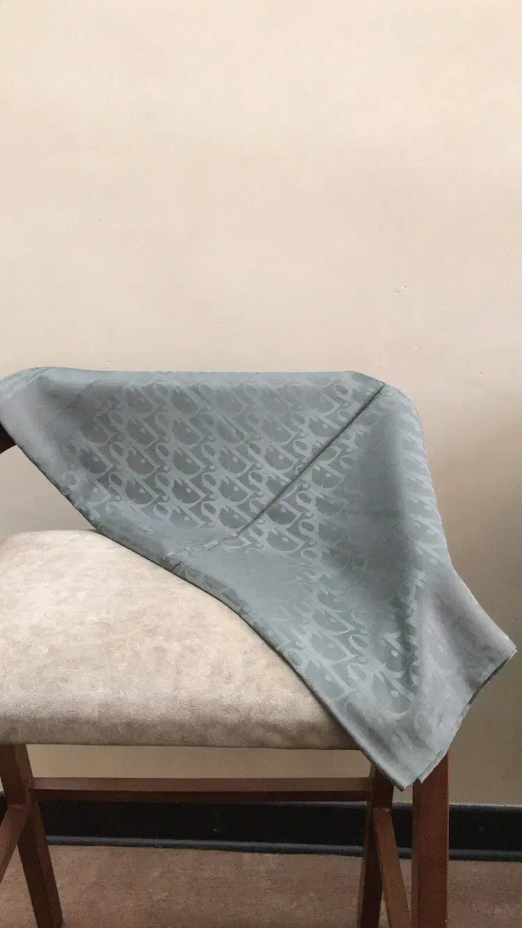 روسری یونیک ابریشم وارداتی|لباس|قم, حمام تالار|دیوار