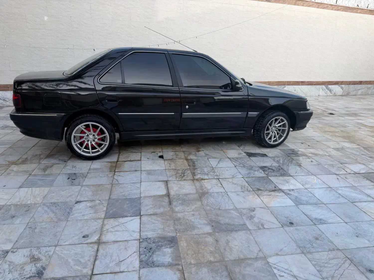 پژو پارس مشکی۴۰۲|خودرو سواری و وانت|بندرعباس, |دیوار