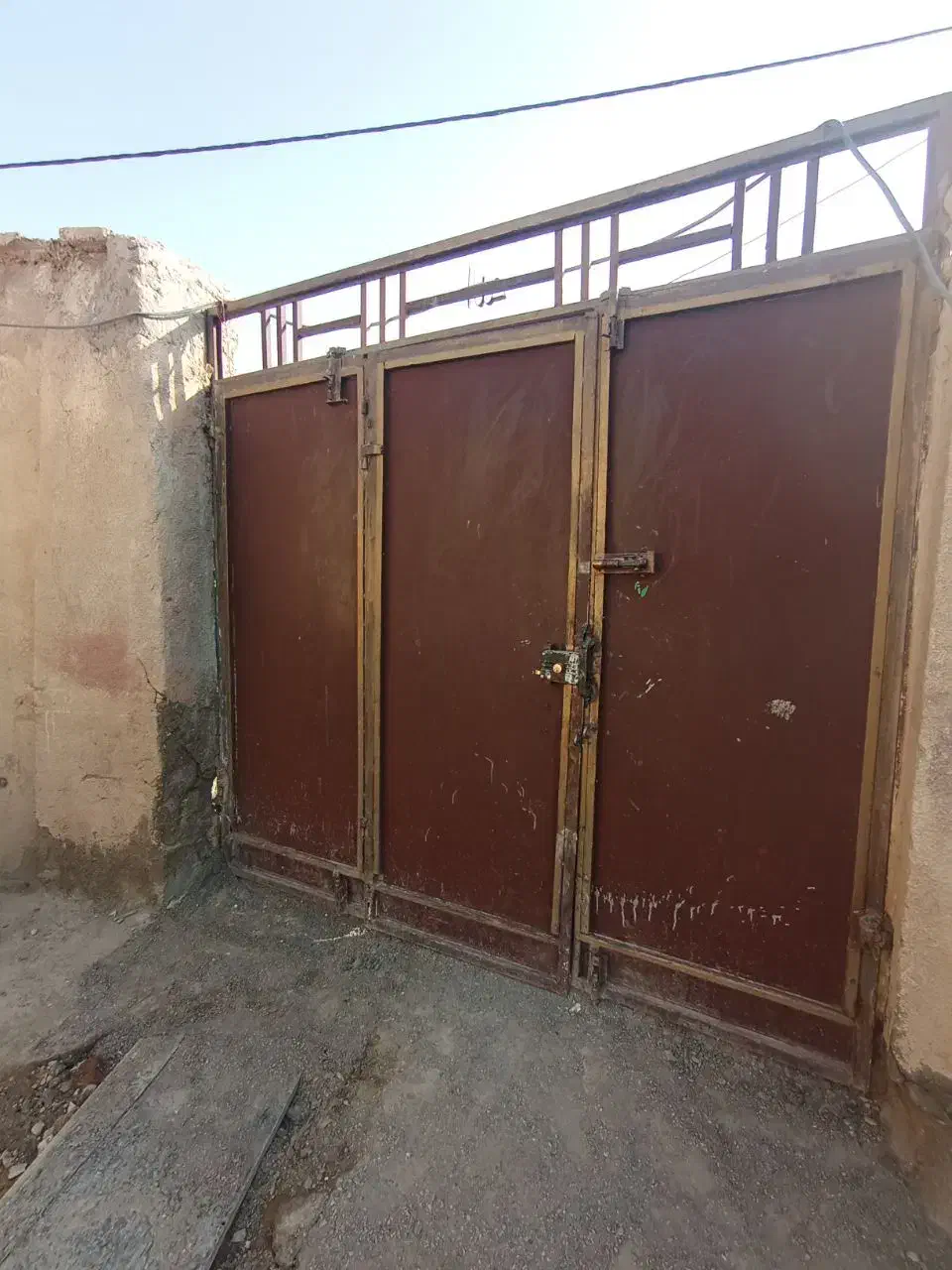 تعدادی درب و پنجره|مصالح و تجهیزات ساختمان|زابل, |دیوار