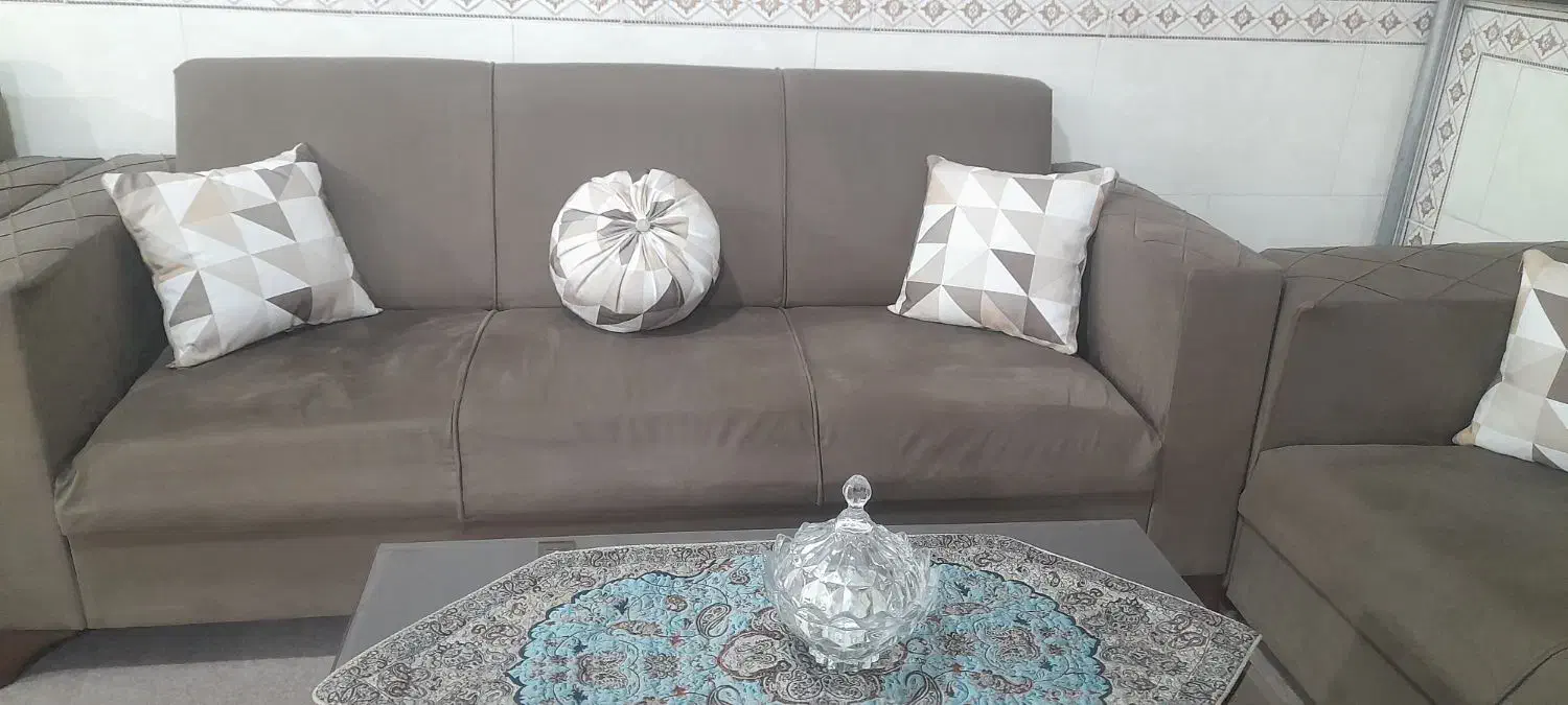 مبل هفته نفره راحتی یک عدد جلو مبلی دوتا عسلی|مبلمان خانگی و میز عسلی|میانه, |دیوار