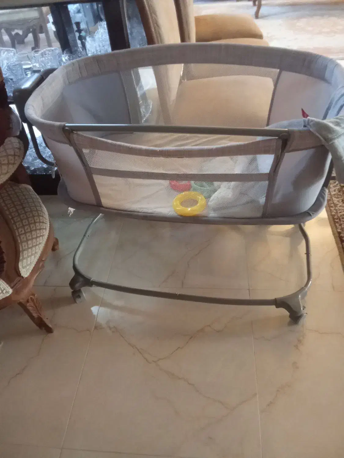 تخت نوزاد|تخت و صندلی بچه|شاهین‌شهر, شهرک منازل چوبی|دیوار